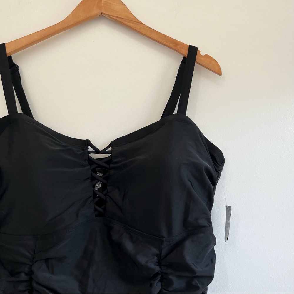 NEW torrid Black Lattice Ruched Wireless One-Piece Swimsuit 3X - Picture 5 of 11